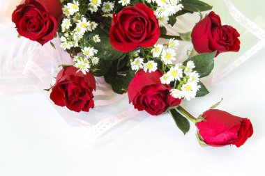 kırmızı gül çiçek buketi