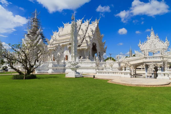 Wat Rong Khun en la reparación de la situación — Foto de Stock