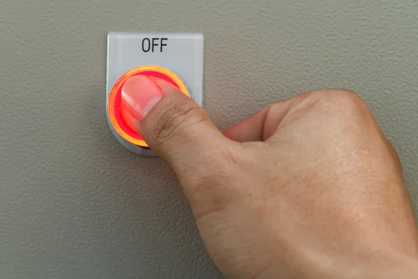 Pulgar toque en el interruptor de apagado rojo — Foto de Stock