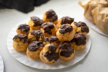 Tatlı turtalar tabakta