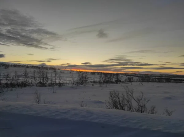 Földet Fehér Borítja Nap Hajnalodik Murmanszkban — Stock Fotó