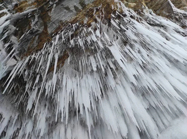 Caverna com transparente e gelo — Fotografia de Stock