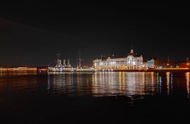 Neva 'nın ışıkları, asma köprüsü