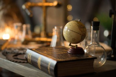 1 Eylül 'de stüdyoda okul var.