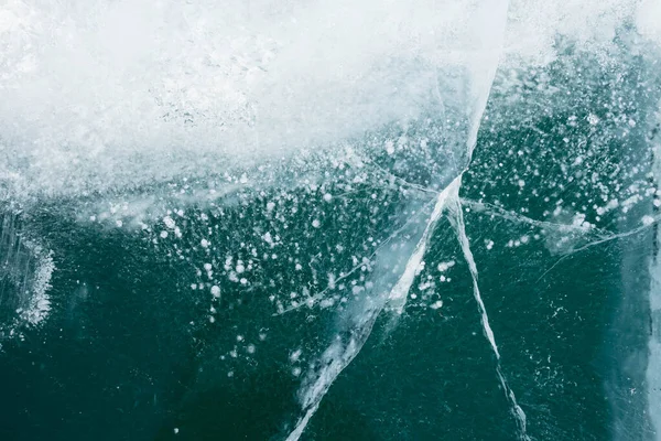 Donmuş bir gölün üzerindeki temiz buz — Stok fotoğraf