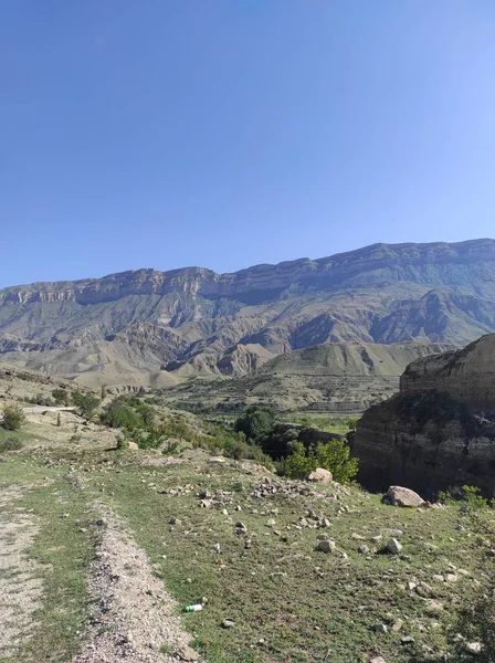 Montañas cubiertas de hierba verde — Foto de Stock