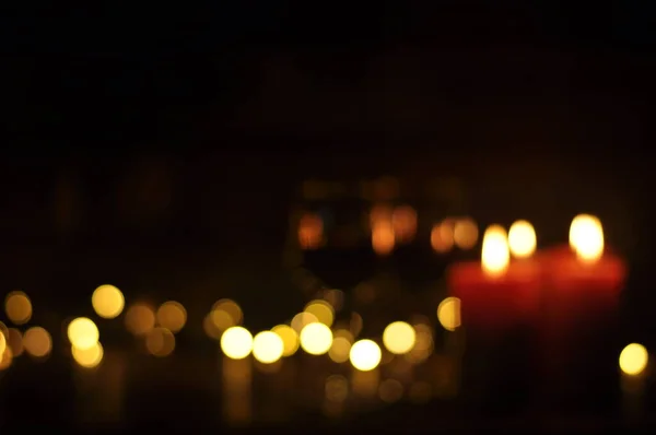 Quemando Velas Oscuridad Sobre Fondo Negro Navidad Memoria Fondo Desenfocado — Foto de Stock