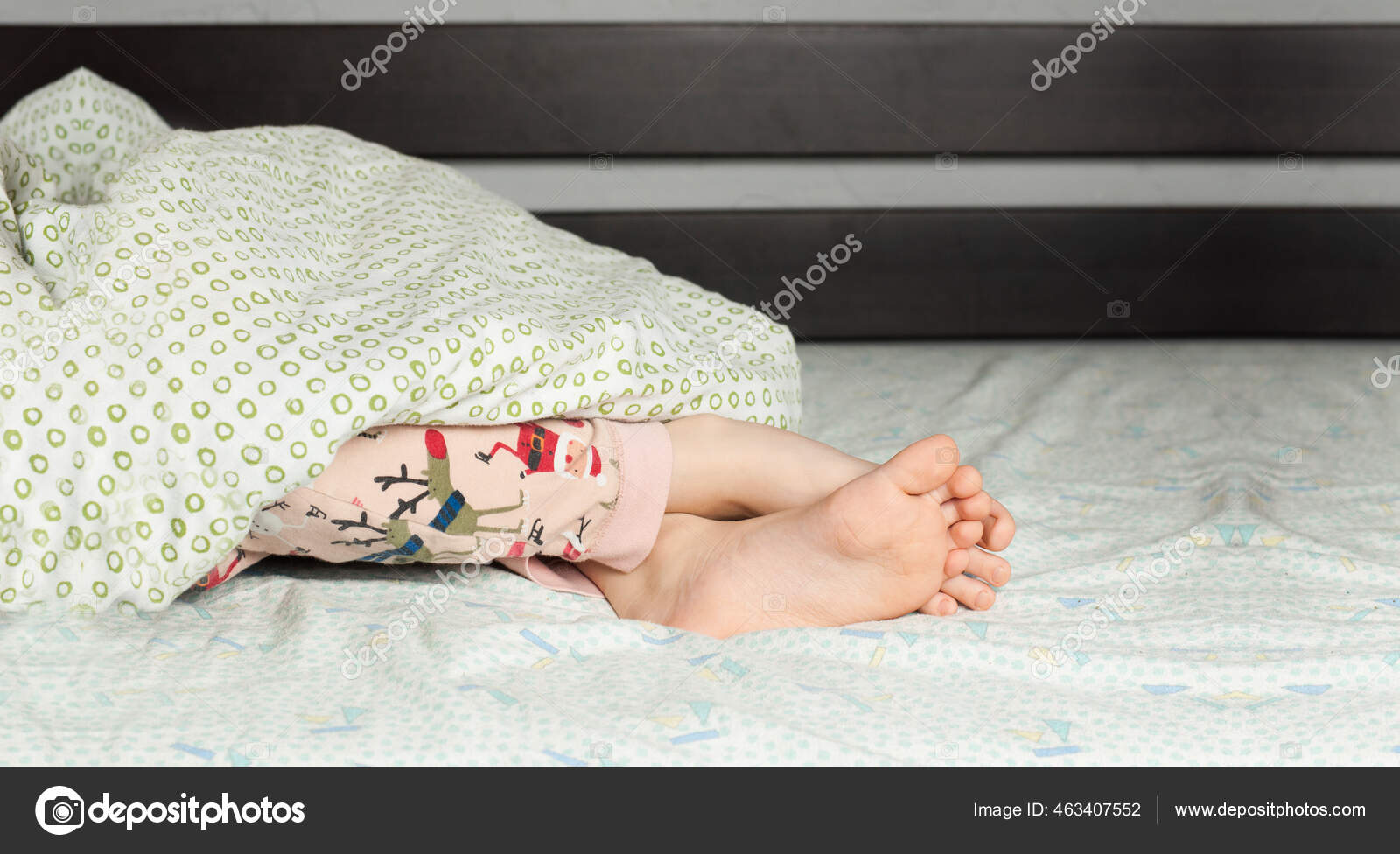 голая маленькая доченька"