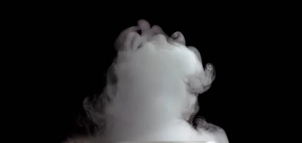 Λευκά Χνουδωτά Σύννεφα Μαύρο Φόντο Καπνός Καθαρός Καθαρός Αέρας Ατμός — Φωτογραφία Αρχείου