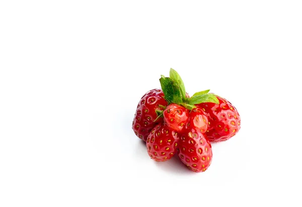 Morangos Vermelhos Fundo Branco Isolado Frutos Verão — Fotografia de Stock