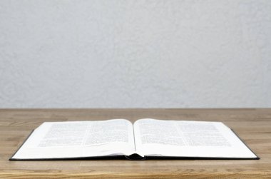 Açık İncil. Kutsal kitap. Eğitim ve Eğitim.