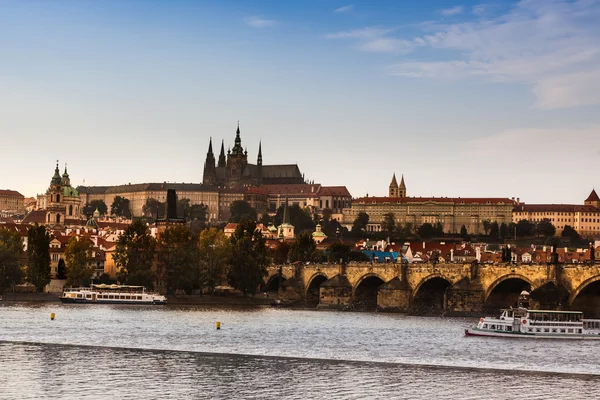 The Prague Castle and Charles Bridge in Czech Republic — Stock Photo, Image