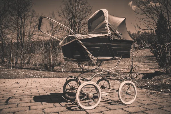 Retro style baby carriage outdoors on sunny day, black and white — Stock Photo, Image