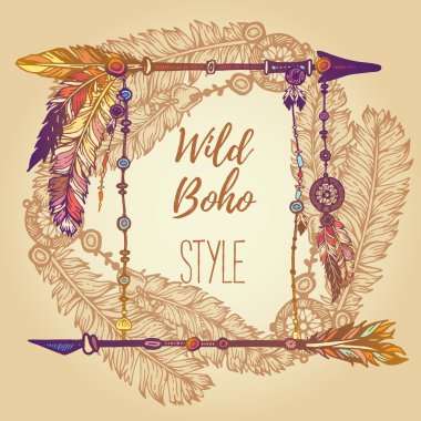 El boyalı tüyler, oklar ve boncuk ile arka plan çekilmiş. Çelenk sınır. Etnik çerçeve. Boho renkli vektör çizim. Yaz t-shirt tasarım
