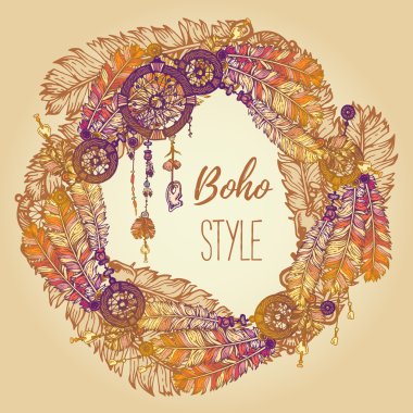 El boyalı tüyler, oklar ve boncuk ile arka plan çekilmiş. Çelenk sınır. Etnik çerçeve. Boho renkli vektör çizim. Yaz t-shirt tasarım