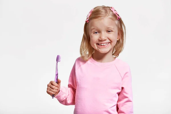Menina Feliz Criança Com Escova Dentes Escova Dentes Sorri Fundo — Fotografia de Stock