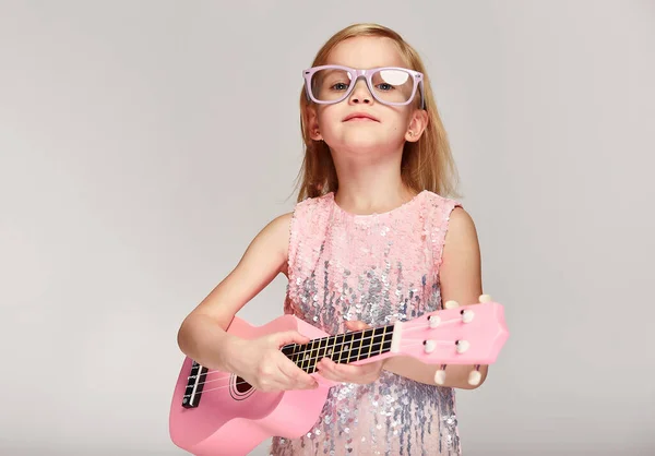 Rock Roll Musikkonzept Nettes Kaukasisches Kleines Mädchen Jahre Alt Einem — Stockfoto