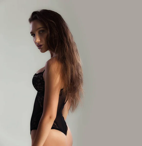 Ung Kaukasisk Kvinna Med Blå Ögon Poserar Bodysuit Vit Bakgrund — Stockfoto