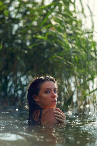 Retrato Fasion Sensual Mulher Água Verão Emocional Belo Retrato Uma — Fotografia de Stock