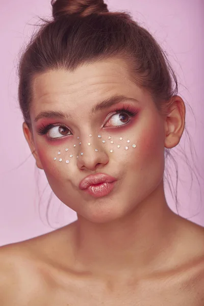 Trucco Creativo Moda Giovane Donna Faccia Espressione Con Pelle Fresca — Foto Stock