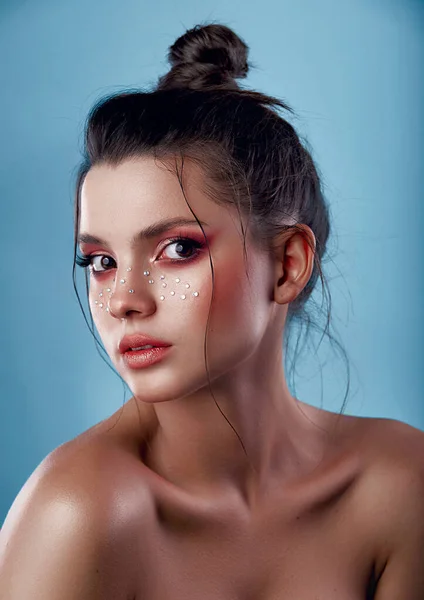 Trucco Creativo Moda Bellissimo Ritratto Giovane Donna Con Pelle Fresca — Foto Stock