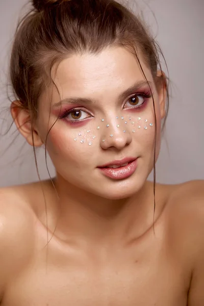 Trucco Creativo Moda Giovane Donna Faccia Espressione Con Pelle Fresca — Foto Stock