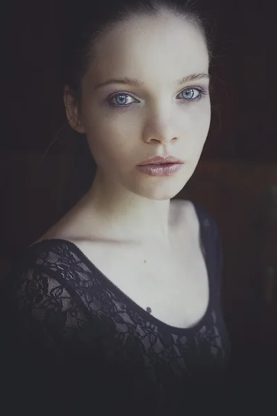 Nahaufnahme Porträt attraktive junge Frau — Stockfoto