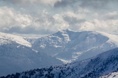 Dragobrat Ukrayna. Alp doğal Kayak Merkezi