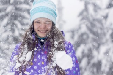 Kış kadın portre kar olur