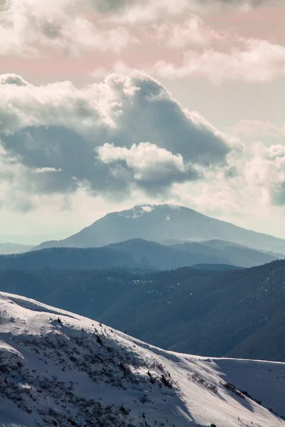 Dragobrat Ukraine. alpines Skigebiet — Stockfoto