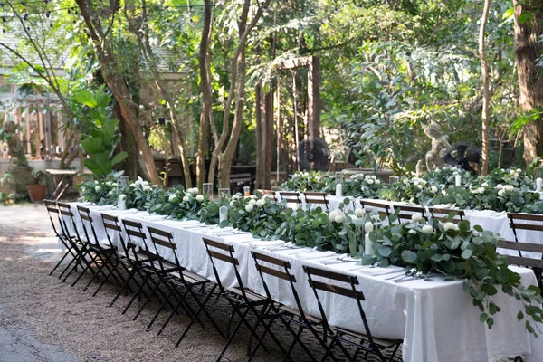 Ajuste Mesa Boda Jardín Con Tema Vintage Mínimo Entorno Luz Imágenes De Stock Sin Royalties Gratis