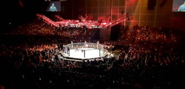Moskova, Rusya - 15 Eylül 2018. Olimpiysky Arena 'da UFC Dövüş Gecesi 136 OLEYNIK' e karşı. Ana Olay Dövüşü.