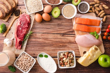 Sağlıklı protein kaynakları ve vücut geliştirme gıdaları. Diyet kavramı