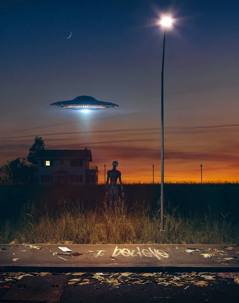 Extraterrestre Marche Dans Champ Nuit Avec Ufo Survolant Une Maison — Photo