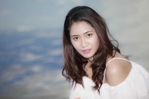 Portrait Beautiful Asian Woman White Dress Lake Park — Stock Photo, Image