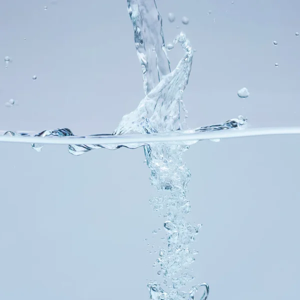 Blå bobler under vann – stockfoto