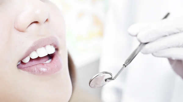 Dientes Mujer Dentista Escala — Foto de Stock