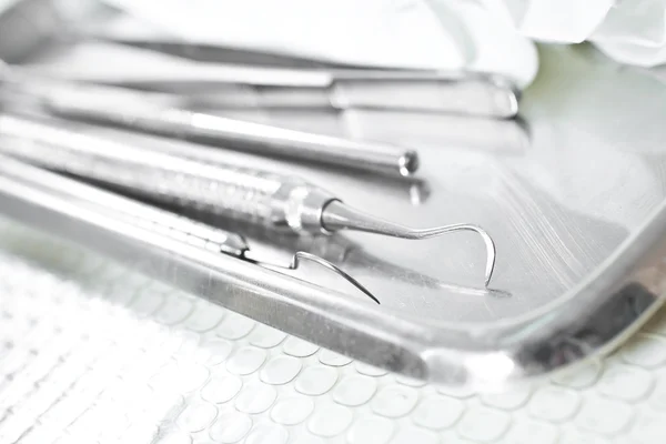 Eszközök fém fogorvos közelről — Stock Fotó
