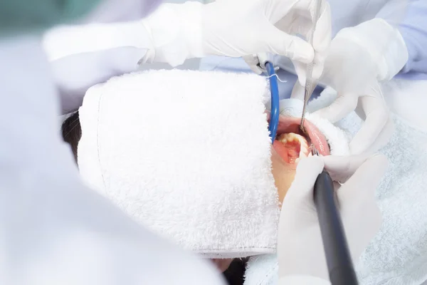 Dientes de mujer y dentista — Foto de Stock