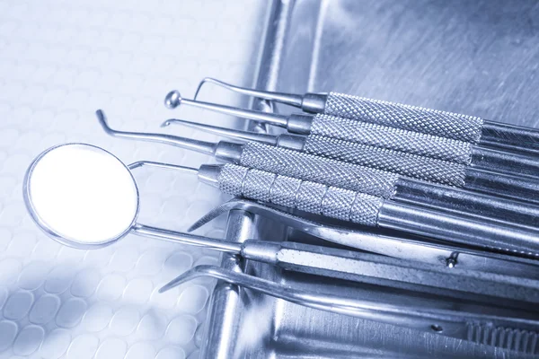 Narzędzia metalowe dentysta — Zdjęcie stockowe