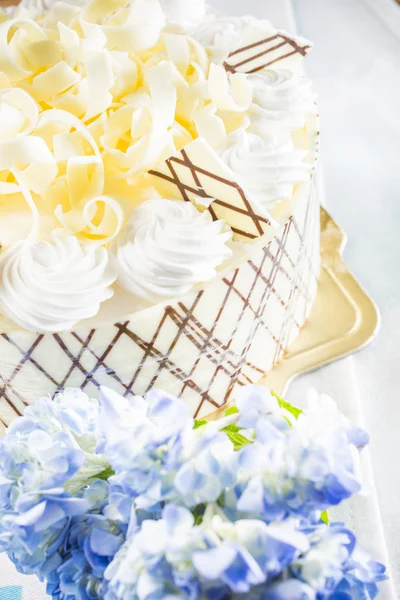 Image of cake on a table — Stock Photo, Image