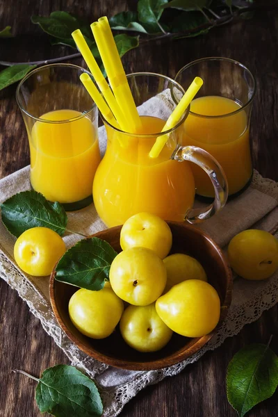 Suco de ameixa amarela Fotografia De Stock