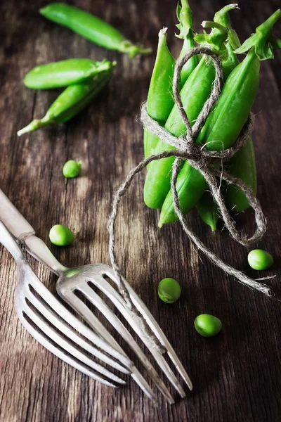 Bunch of mature pods of green peas — Stock Photo, Image