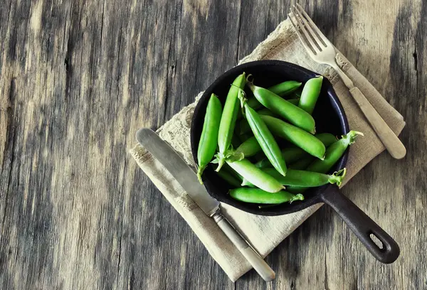 Vainas de guisantes verdes frescos — Foto de Stock