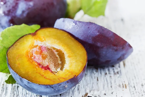Ripe tasty plums — Stock Photo, Image