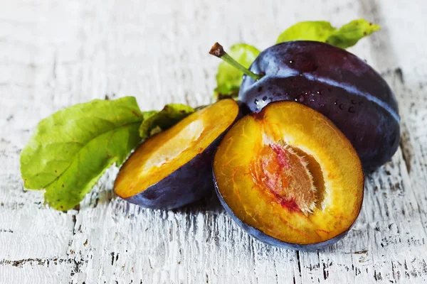 Ripe tasty plums — Stock Photo, Image