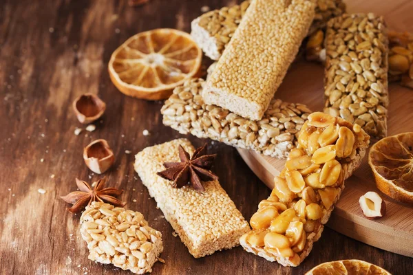 Dulces con nueces y caramelo — Foto de Stock