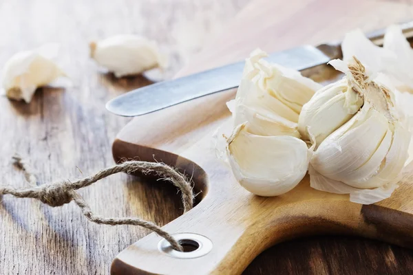 Rijpe biologische knoflook — Stockfoto