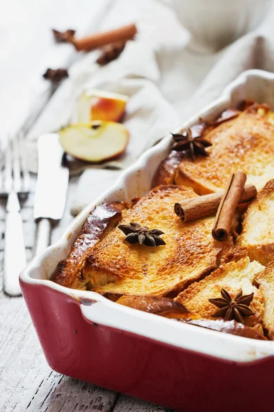 Tarta de manzana en forma de cerámica —  Fotos de Stock