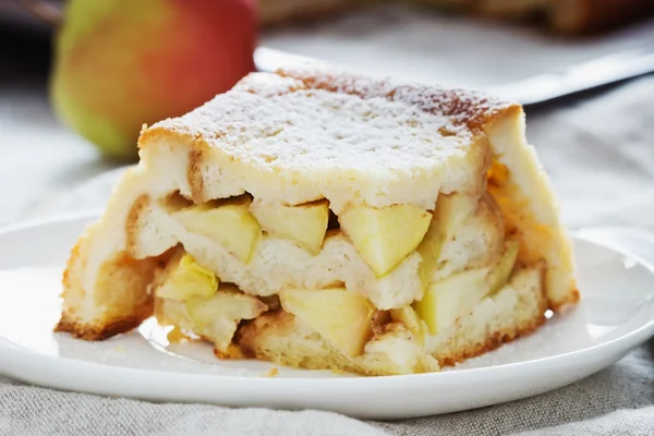 Pedaço de torta de maçã — Fotografia de Stock